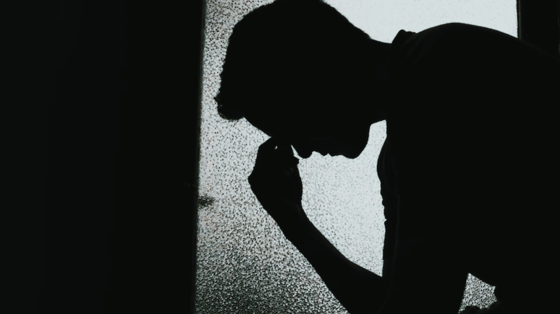 सबसे कोने वाले रूम में सो रहा था शख्स, तभी प्राइवेट पार्ट काट कर भाग निकला कोई अंजान, पढ़िए क्या है मामला