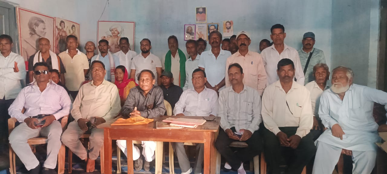 बीडीओ पर कमीशनखोरी का लगा आरोप, अधिकारी के खिलाफ सड़कों पर उतरे लोग