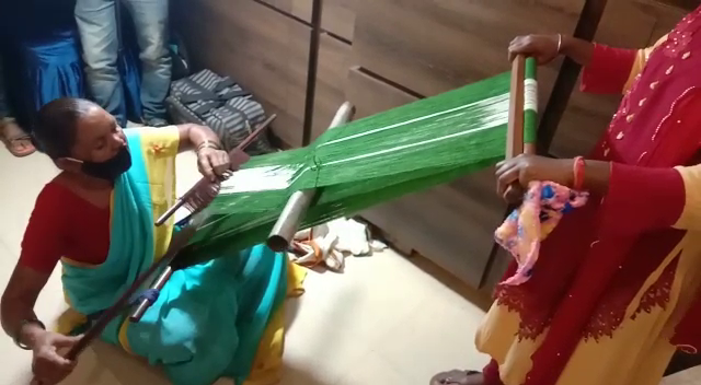 भारत सरकार के वस्त्र मंत्रालय की पहल,देवघर में ट्राइबल कारीगरों को ई-मार्केटिंग से जोड़ने की बन रही है योजना