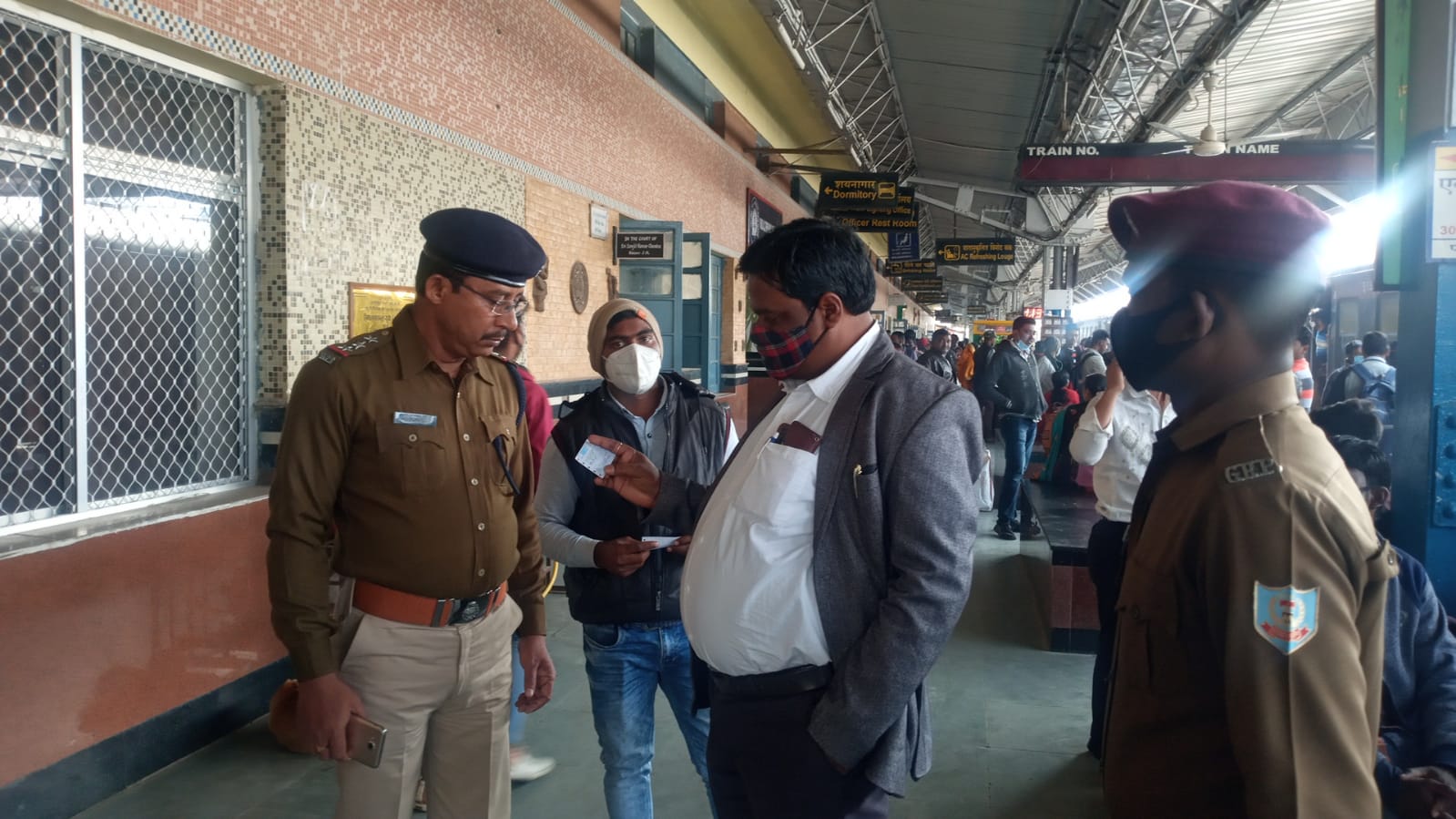 धराए महिला बोगी में सफर करने वाले, बिना टिकट की यात्रा भी पड़ी भारी