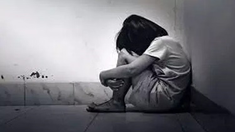 जमशेदपुर में शर्मनाक वारदात: अपार्टमेंट की छत पर बच्ची से गलत काम करने की कोशिश, रंगे हाथ पकड़ा गया जेल कर्मी