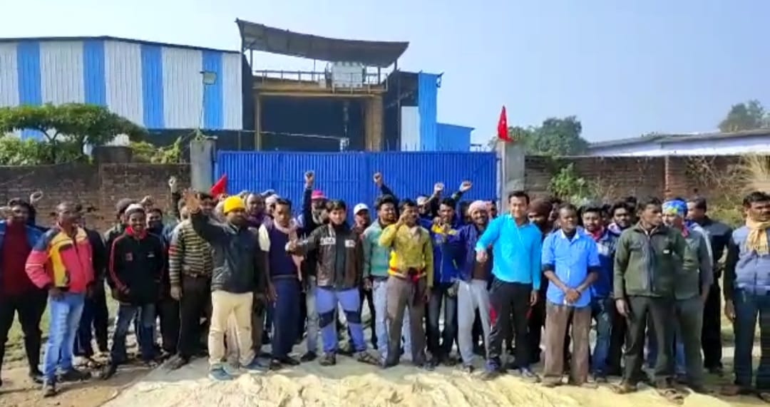 मजदूरों ने निकाले जाने पर काटा बवाल, वापस नियुक्त किए गए