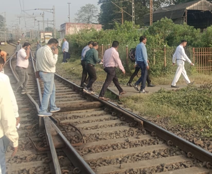 Railway News: धनबाद में रेल सुविधाओं को बढ़ाने का कुछ ऐसे किया जा रहा प्रयास