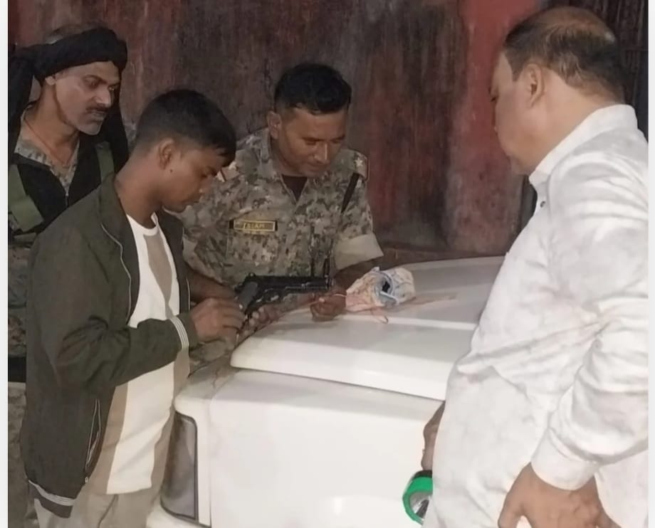 धनबाद में अब नकली पिस्तौल का "आतंक",राजगंज में युवकों ने किया हंगामा तो कुछ ऐसे हुआ खुलासा