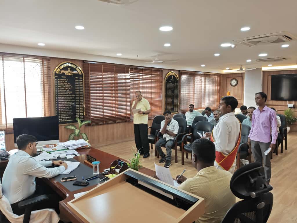 Dhanbad: डीसी के जनता दरबार में पढ़िए -कैसी -कैसी पहुंची शिकायतें ,क्या मिला भरोसा