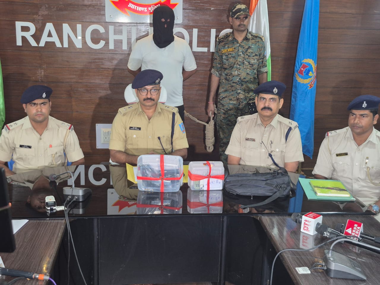 जमशेदपुर में चलने वाली थी अंधाधुन गोली,रांची पुलिस ने सुजीत गैंग के कुख्यात शूटर को कर लिया गिरफ्तार  