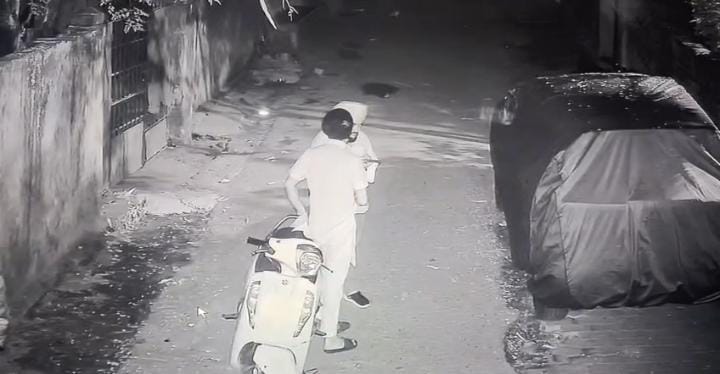 लौहनगरी में बेख़ौफ़ हुए अपराधी,खुलेआम फायरिंग की घटना को दिया अंजाम,देखिए LIVE VIDEO 