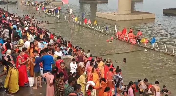 छठ व्रतधारियों से गुलजार हुआ बिहार का तमाम नदी घाट,आज नहाए खाए के साथ आस्था के महापर्व की शुरुआत