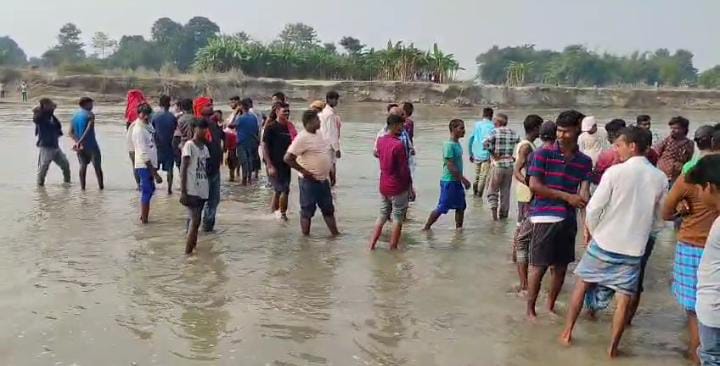 Breaking: सीतामढ़ी में दर्दनाक हादसा, छठ घाट बनाने के दौरान बागमती में डूबे पांच, तीन की मौत