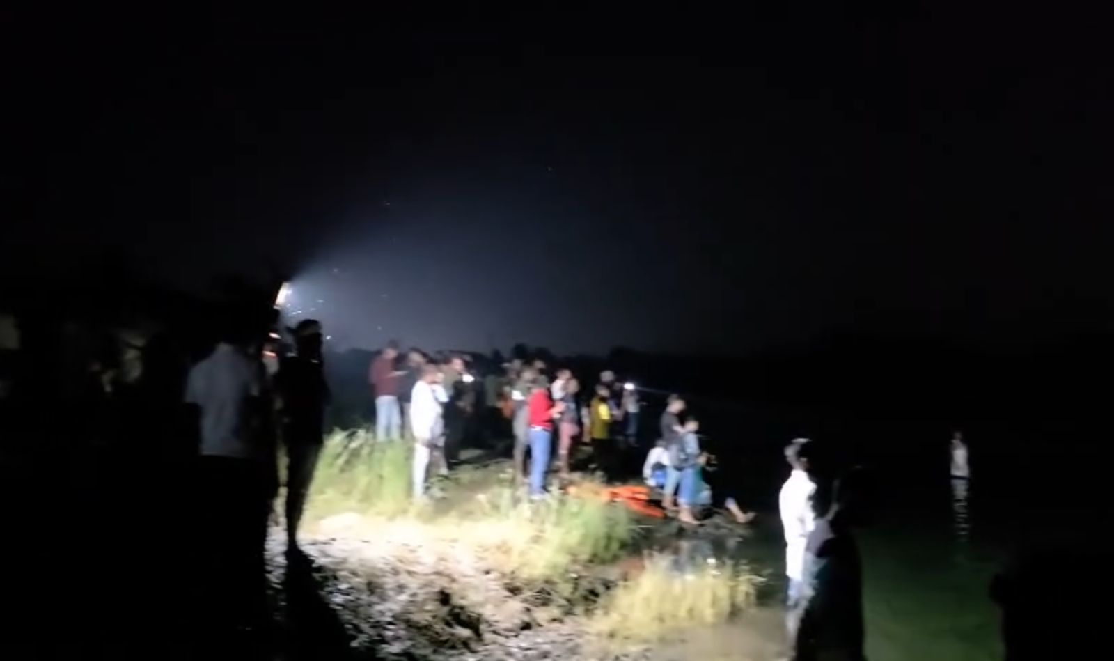 Big Breaking: छट घाट में बड़ा हादसा एक ही परिवार के तीन लोग स्वर्ण रेखा नदी में डूबे