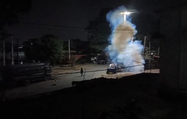 चाईबासा में बवाल: नो-एंट्री आंदोलन में पुलिस-ग्रामीणों में भिड़ंत, पथराव और लाठीचार्ज से थर्राया शहर, दागे गए आंसू गैस के गोले