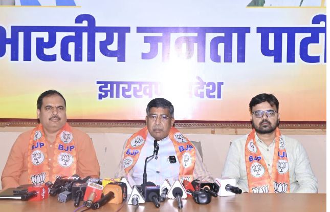 चाईबासा में हुए लाठीचार्ज पर भाजपा हुई आक्रामक, कहा- जनता के लोकतांत्रिक अधिकारों को लाठी, गोली से कुचल रही हेमंत सरकार