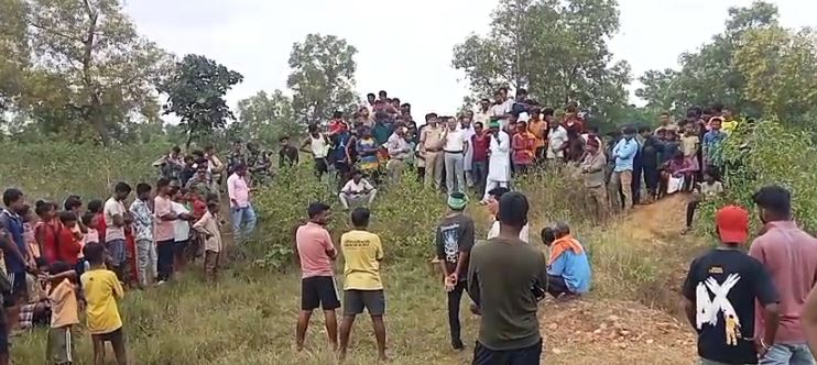 टुंडी में सनसनी: लापता किशोरी का शव नर्सरी के डोभा से बरामद, परिजनों में मातम