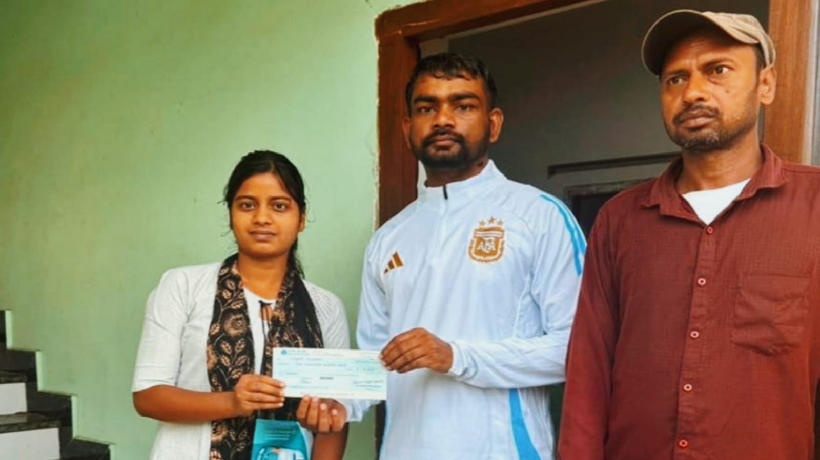 वादे के पक्के निकले विधायक जयराम महतो, नर्सिंग छात्रा की पढ़ाई का उठाया खर्च, अपनी वेतन से भरी फीस