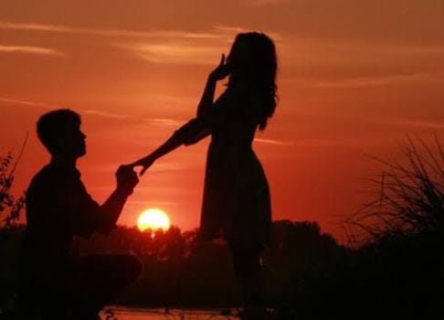 बाबू-सोना के साथ मटरगस्ती पड़ सकती है भारी ! साथ घूमने फिरने से पहले जान ले ये जरूरी बात वरना पकड़ लेगी पुलिस