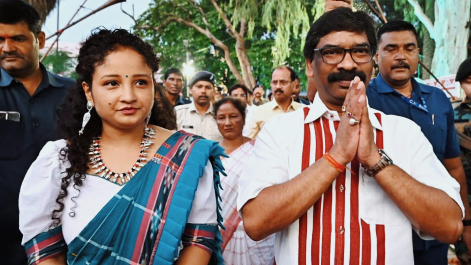 घाटशिला उपचुनाव : हेमंत-कल्पना की जोड़ी उतरेगी मैदान में, 3 से 8 नवंबर तक चलेगा झामुमो का मेगा रोड शो