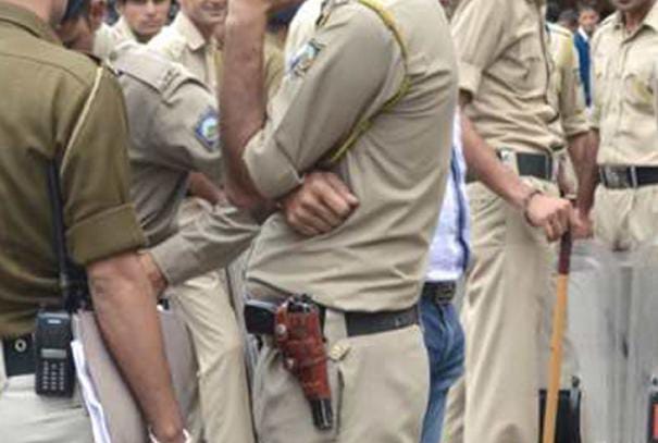 दरोगा की दादा गिरी ! बिहार में घर पर चल रहा था जमीनी विवाद, झारखंड में फर्जी तरीके से कर दिया केस