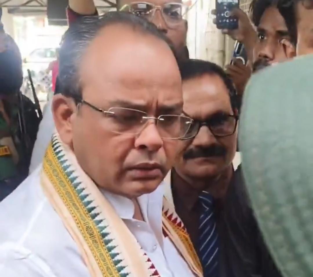 झारखंड में स्वास्थ्य व्यवस्था बदहाल, मस्ती में सूबे के मंत्री इरफान अंसारी, जयराम की पार्टी ने लगाया इल्ज़ाम