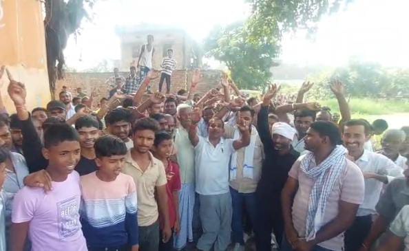 BREAKING: फतुहा विधानसभा के बूथ संख्या 165 और 166 पर वोट बहिष्कार, मंदिर की जमीन विवाद को लेकर ग्रामीणों ने जताया विरोध