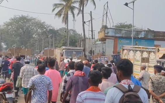 कुड़मी को ST दर्जा देने के विरोध में हिरणपुर में आक्रोश महारैली, सड़कों पर उतरे सैकड़ों प्रदर्शनकारी 