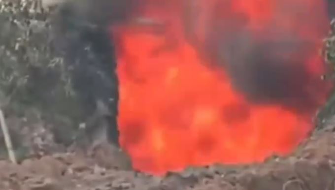 BREAKING: बाघमारा में बन्द चानक में भड़की भयानक आग, निकल रहा जहरीला धुआं, आग की लपटें और काले धुएं छू रहे आसमान