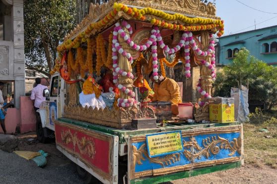 शांतिकुंज हरिद्वार से निकली अखिल विश्व गायत्री रथ यात्रा का हिरणपुर में भव्य स्वागत, छाया भक्ति का माहौल