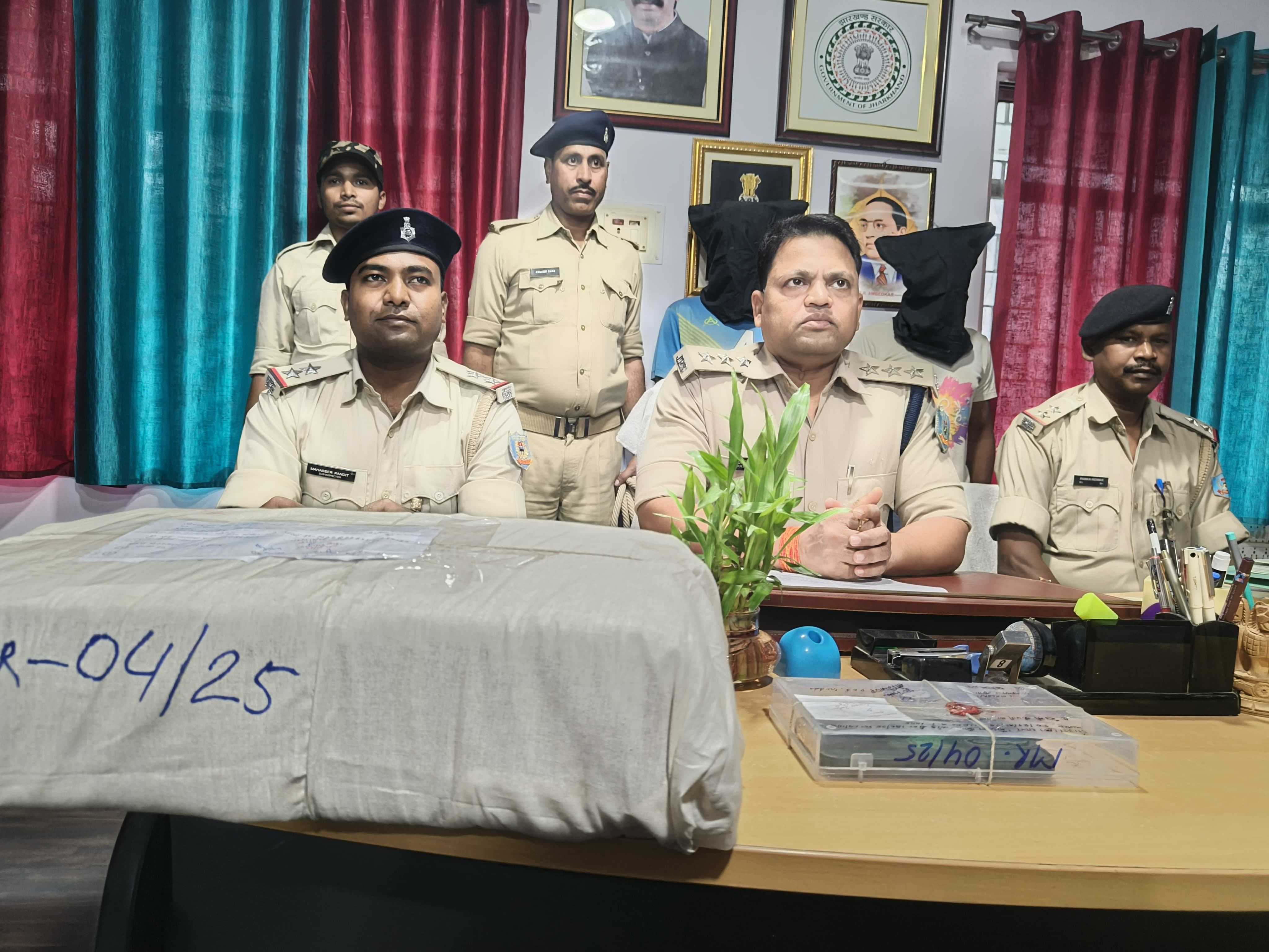 गोड्डा पुलिस ने गांजा के साथ दो युवक को किया गिरफ्तार,जांच में जुटी पुलिस
