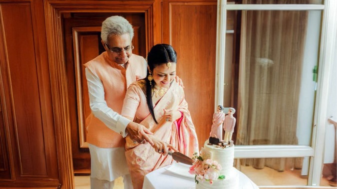 तृणमूल की चर्चित सांसद महुआ मोइत्रा फिर घिर गई है एक विवाद में,पढ़िए -रिसेप्शन पार्टी पर क्यों उठे सवाल !