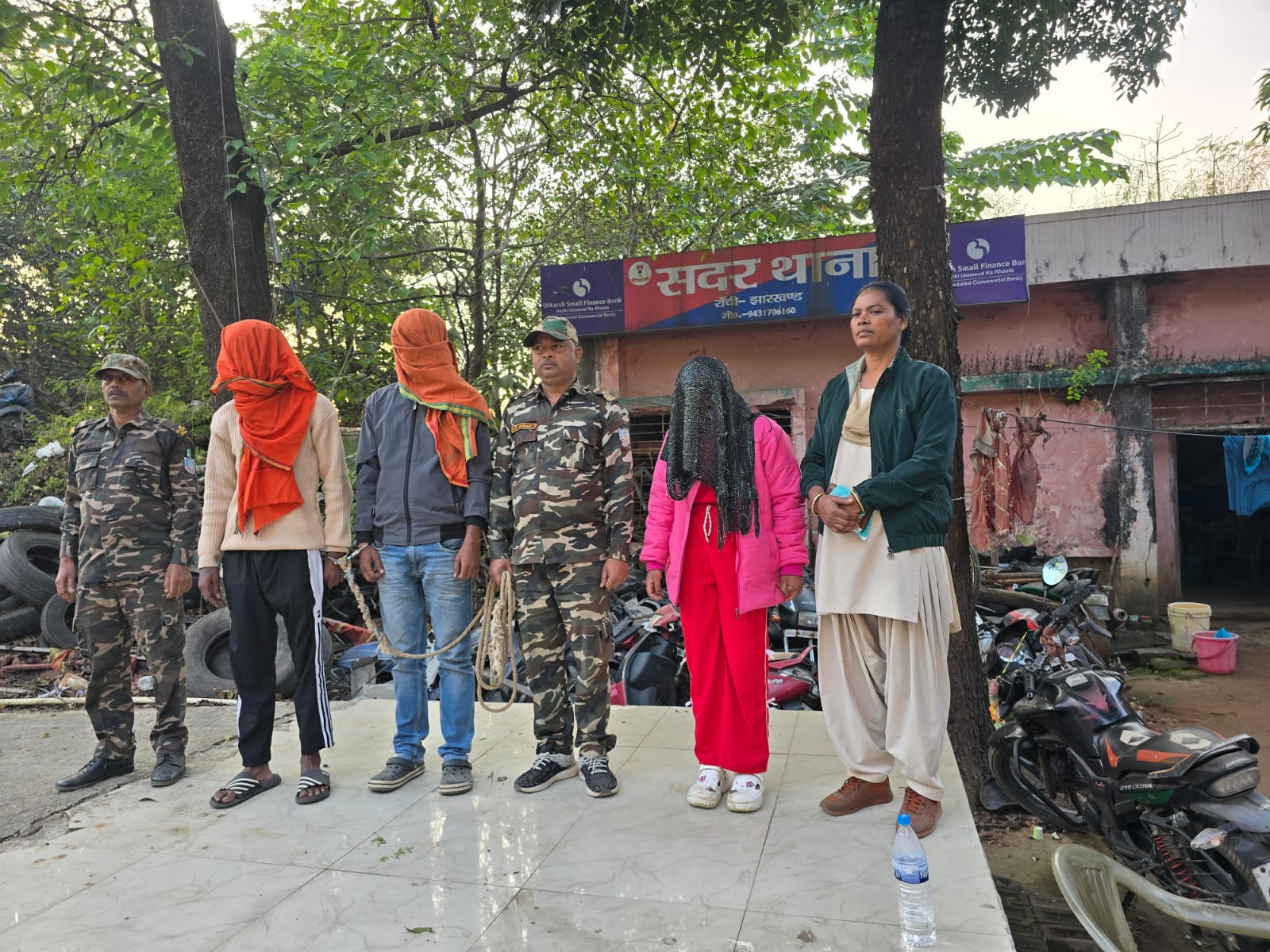 प्रेमिका को महंगे गिफ्ट और आभूषण देने के लिए प्रेमी बन गया चोर,रांची पुलिस ने प्रेमी जोड़े को किया गिरफ्तार