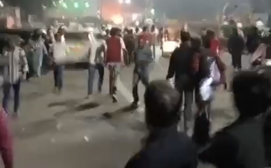 DELHI BLAST UPDATE: लाल किला मेट्रो स्टेशन के बाहर धमाका, अब तक 9 लोगों की मौत की खबर ,आतंकी हमले की आशंका   