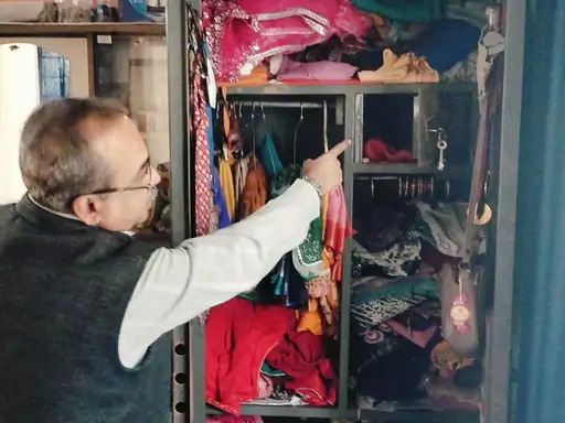 जमशेदपुर में कांग्रेस नेता के घर बड़ी चोरी! 10 लाख के जेवर और नकदी लेकर चोर फरार,  CCTV में वारदात कैद