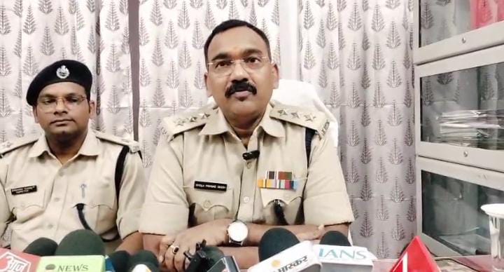 जमशेदपुर:सिदगोड़ा पुलिस ने क्या हत्याकांड का खुलासा,तीन युवक गिरफ्तार,हथियार बरामद