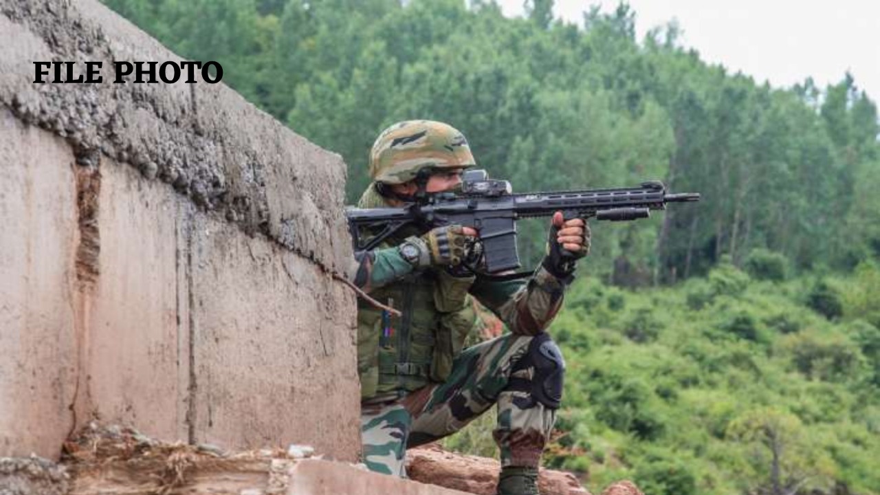 जम्मू कश्मीर के शोपियां में एनकाउंटर, दो जवान शहीद, एक आतंकी ढेर