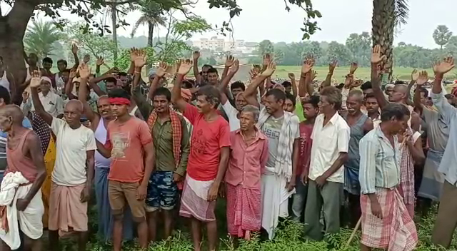 जरमुंडी प्रखंड के ग्रामीणों ने किया फोर लेन रोड निर्माण का विरोध