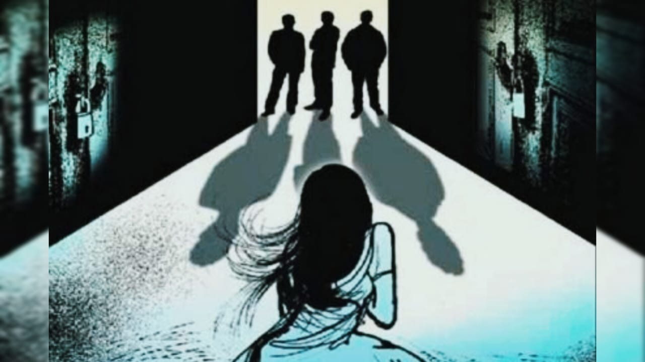 पति ने दोस्त से कराया पत्नी का रेप, लाइव वीडियो कॉल पर देखता रहा दरिंदगी, फिर हुआ कुछ ऐसा सुनकर हो जाएंगे सुन्न