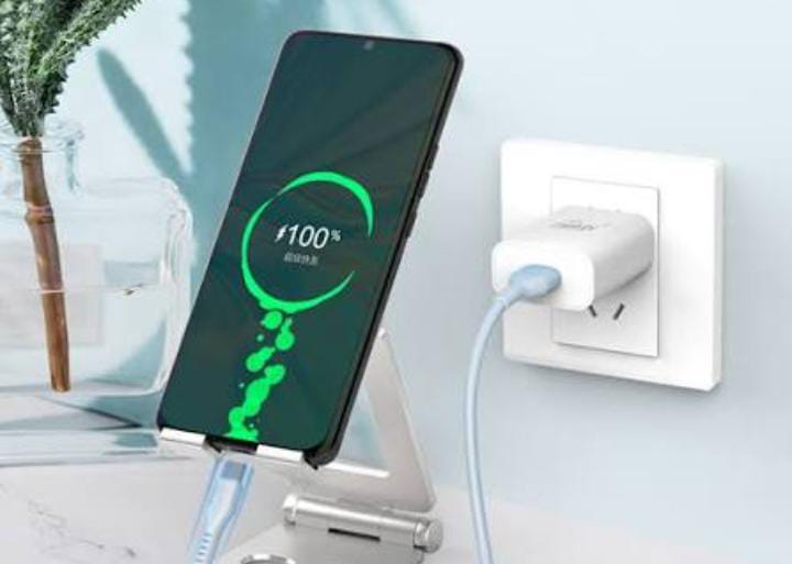 Techno Tips: भूलकर भी फ़ोन को 100% ना करें चार्ज, जान लें ये जरूरी बात