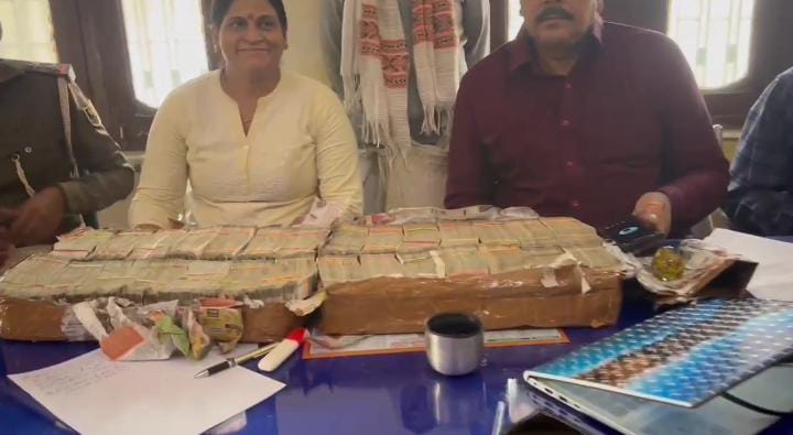 जमुई के झाझा स्टेशन पर रेल पुलिस की बड़ी कार्रवाई, दुरंतो एक्सप्रेस से 70 लाख रुपए बरामद