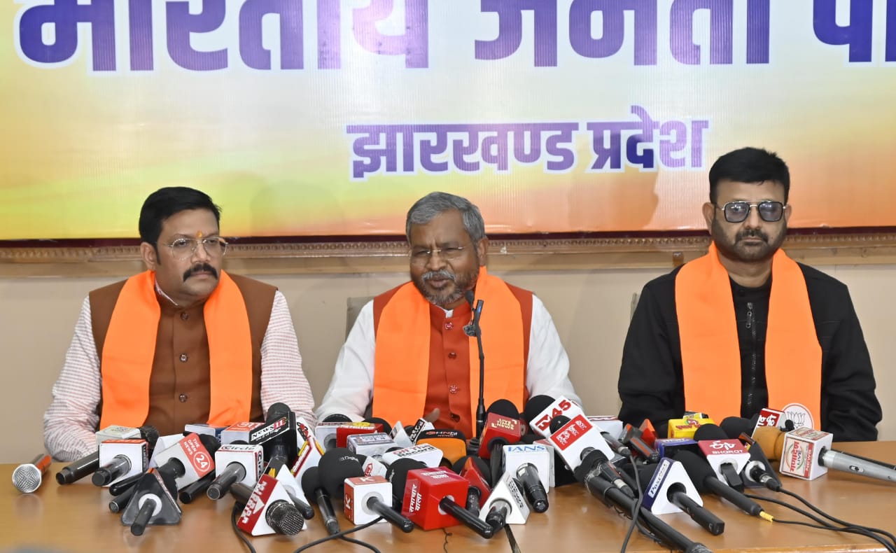 EX DGP अनुराग गुप्ता और सरकार पर बाबूलाल का हमला, कहा पद कर दुरुपयोग कर किया दोहन  