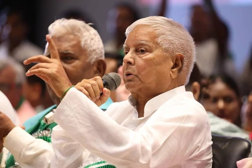 बिहार में नीतीश से अधिक लालू की क्यों है चर्चा,पारिवारिक विवाद कैसे सड़क पर आया,क्या है लालू परिवार का कुर्सीनामा!