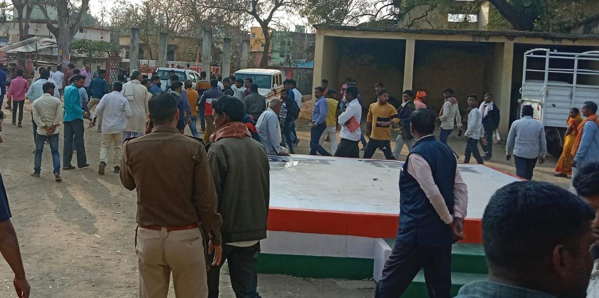 वाहन चेकिंग के दौरान जुर्माना लगाने पर झामुमो नेताओं ने डीटीओ कर्मियों के साथ की मार पीट,  दो गिरफ्तार