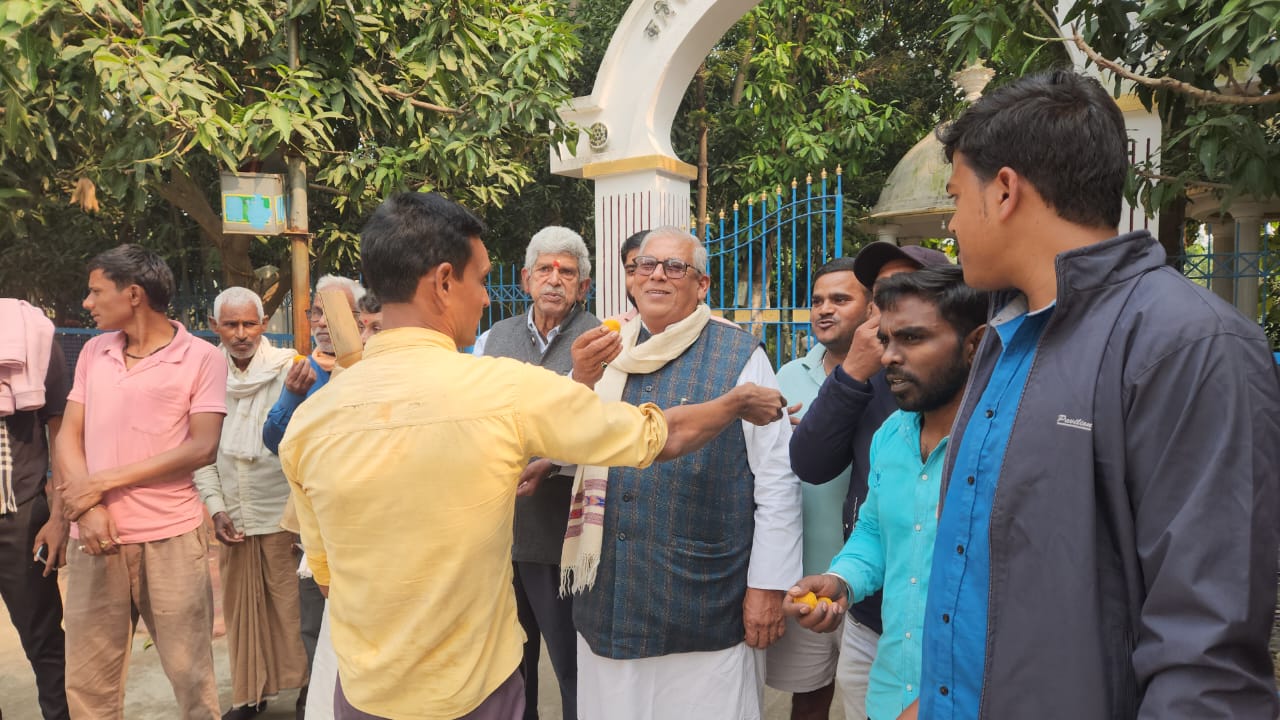 10वीं बार नीतीश कुमार ने ली शपथ, तो उनके गांव में मन गई होली और दिवाली