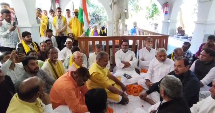 बेतिया: भितिहरवा आश्रम में पीके का मौन अनशन, चुनावी हार के बाद आत्ममंथन का बड़ा संकेत