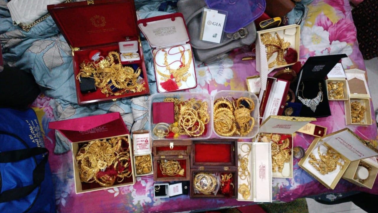 BIG BREAKING: कोयला तस्करी पर ईडी की सबसे बड़ी कार्रवाई, झारखंड व बंगाल में 40 से अधिक ठिकानों पर छापेमारी, नकदी–जेवर जब्त