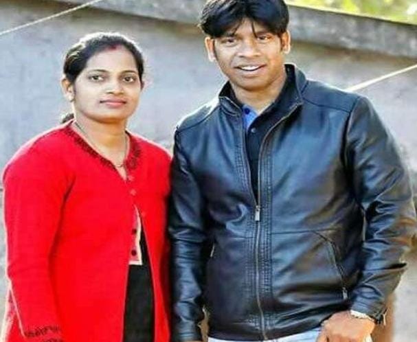 BREAKING : स्थानीय नीति को लेकर पूर्व विधायक और उनकी पत्नी ने झामुमो से दिया इस्तीफा