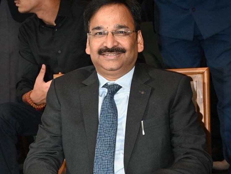 IAS विनय चौबे के ससुर और साले को ACB का समन, आय से अधिक संपत्ति मामले में बढ़ी जांच की रफ्तार