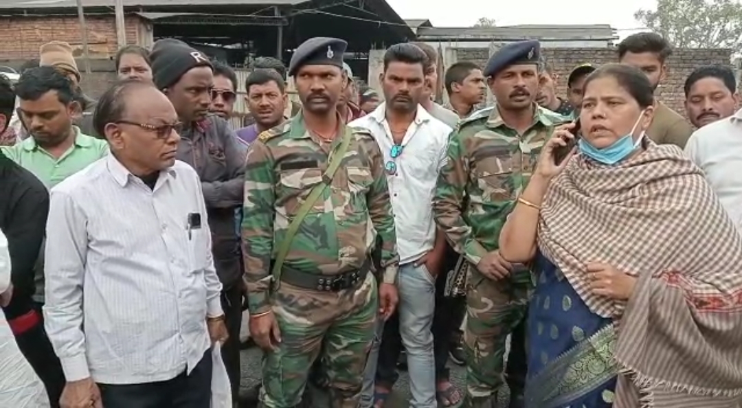 अपर्णा सेनगुप्ता के वाहन को धक्का मारने का प्रयास, हाईवा के साथ  चालक पुलिस  हिरासत में