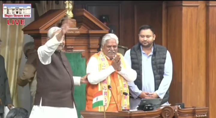 वाह! बिहार विधानसभा में दिखा सुखद नजारा, नीतीश कुमार और तेजस्वी यादव ने किया ऐसा काम कि खुश हो गया दिल, देखिए-VIDEO