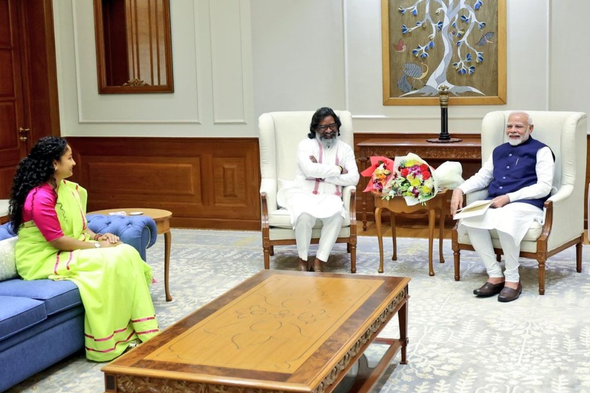 दिल्ली दौरे से आज लौट रांची सकते हैं मुख्यमंत्री हेमंत सोरेन, नये समीकरण का बाजार गर्म, उनके आने से लगेगा कयासों पर विराम!