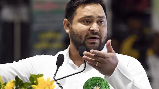 बिहार: जनता ने विपक्ष को "टुअर" बनाया तो तेजस्वी यादव चले गए विदेश, आखिर नेता प्रतिपक्ष पर क्यों चल रहे शब्दवाण के तीर! 