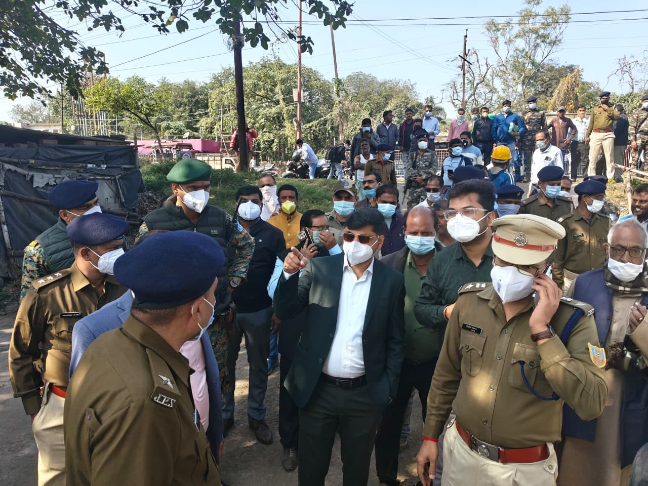 Dhanbad Gas Lekage: डीसी -एसएसपी पहुंचे जहरीली गैस रिसाव प्रभावित इलाकों में, पढ़िए क्या कुछ दिया भरोसा!